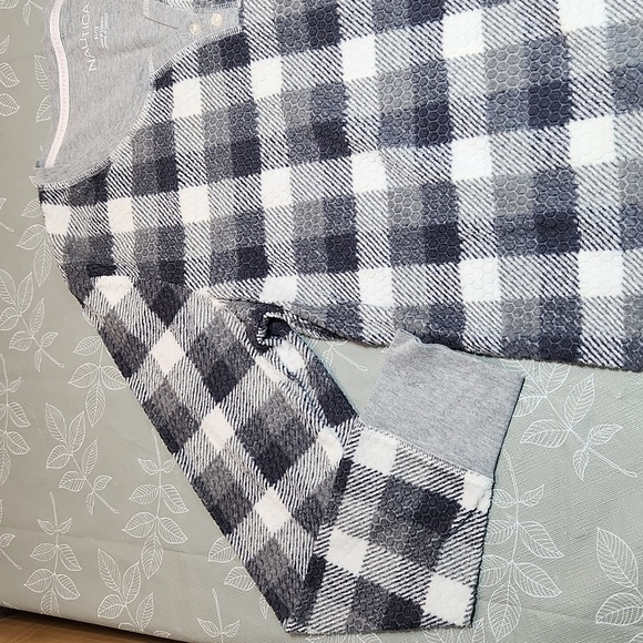 Nautica Long Sleeve Shirt - Picture 3 of 9